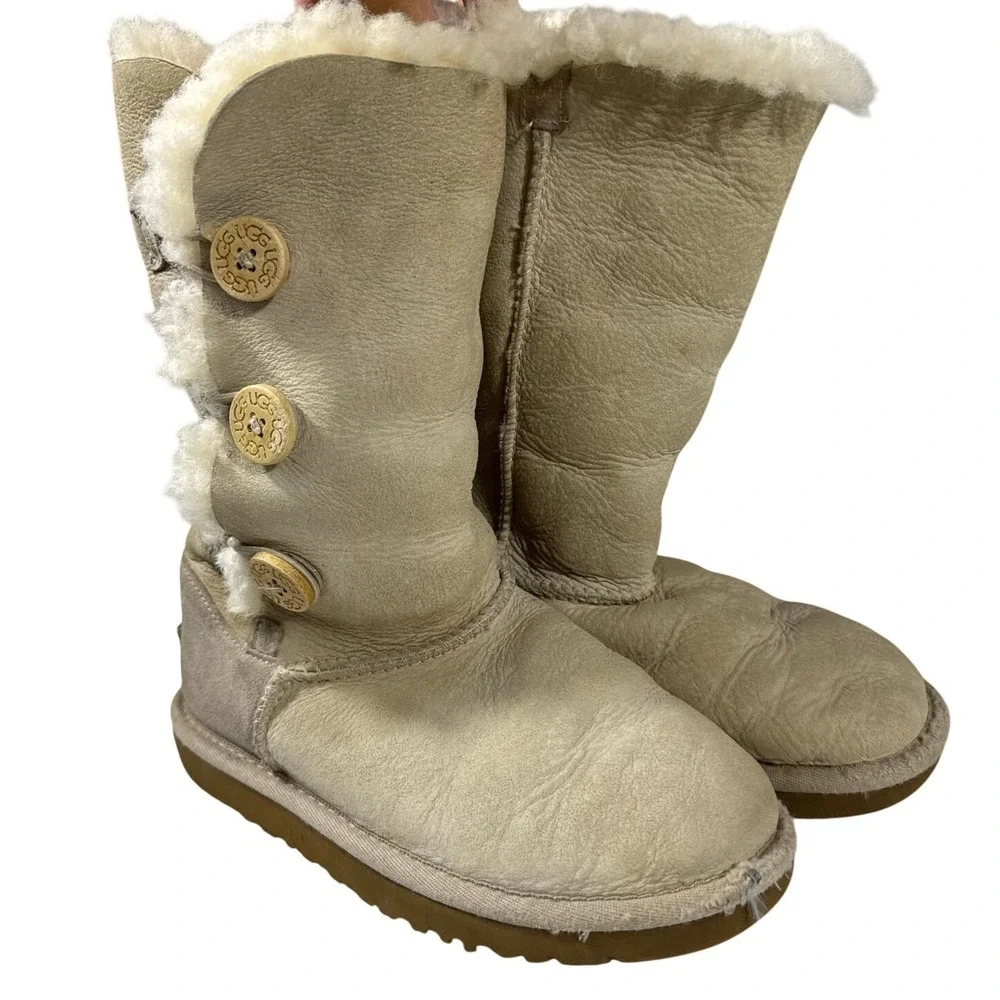 UGG Australia‎ Bailey Button Triplet Beige Tall Boots Youth(big Kid) 2 Sheepskin